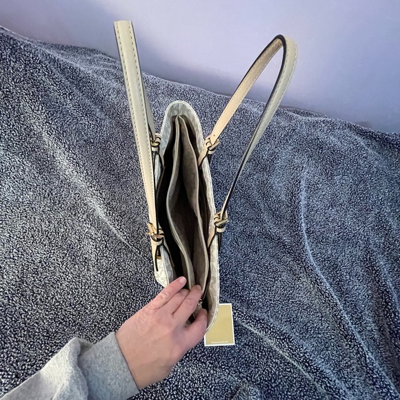 Michael Kors Signature Acorn-tan tote bag - Picture 8 of 8